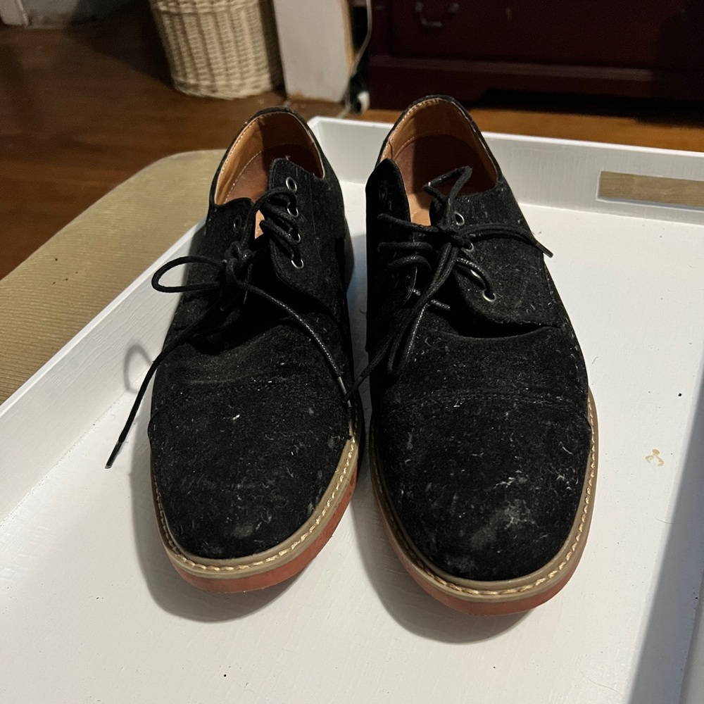 Pair of suede shows